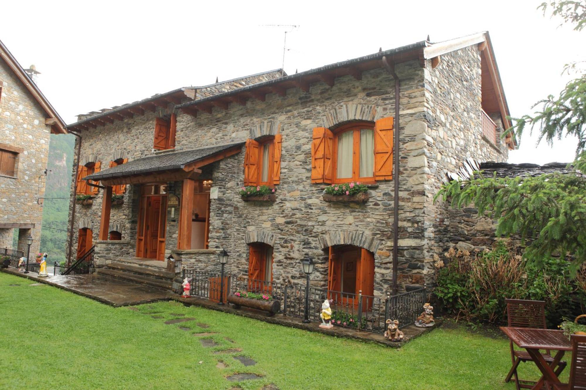Apartamentos Alba Casa Alquesera Sahun Exterior foto